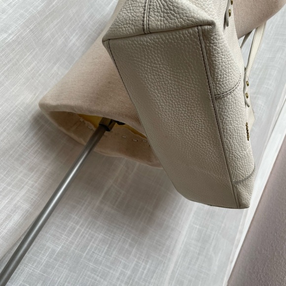 Fossil White Pebbled Leather Laptop Bag - Picture 6 of 7